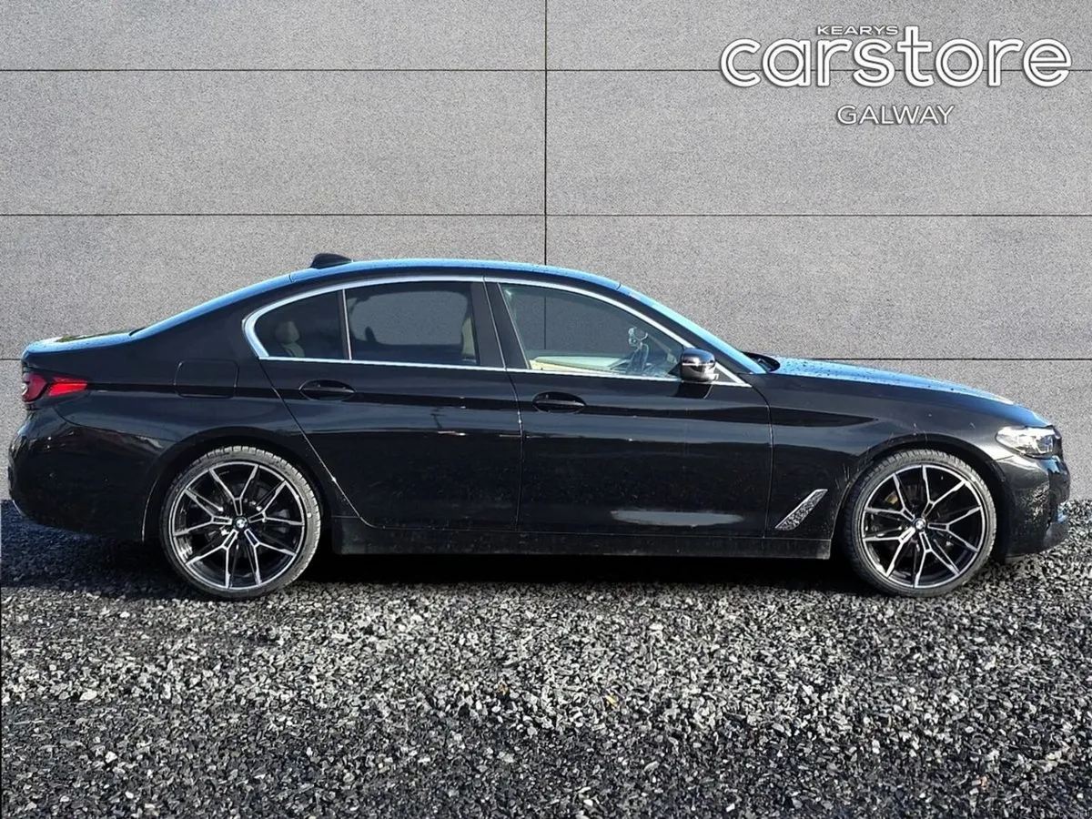 BMW 5-Series 520d SE - Image 2