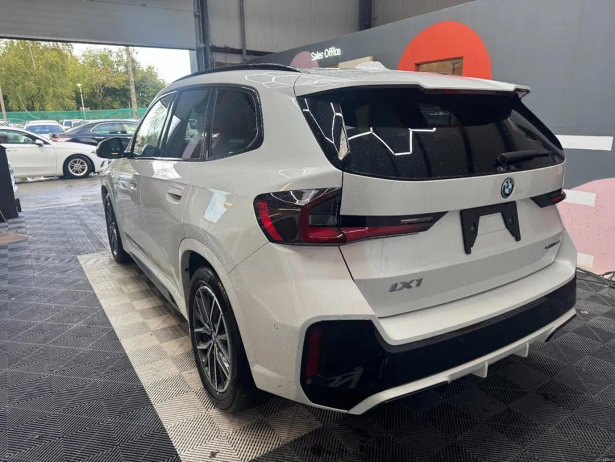 BMW iX1 2023 BMW Ix1 4WD XDRIVE 30 M-SPORT AUTOMAT - Image 4