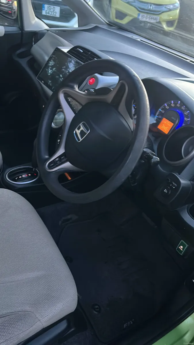 2012 Honda Fit hybrid automatic - Image 6