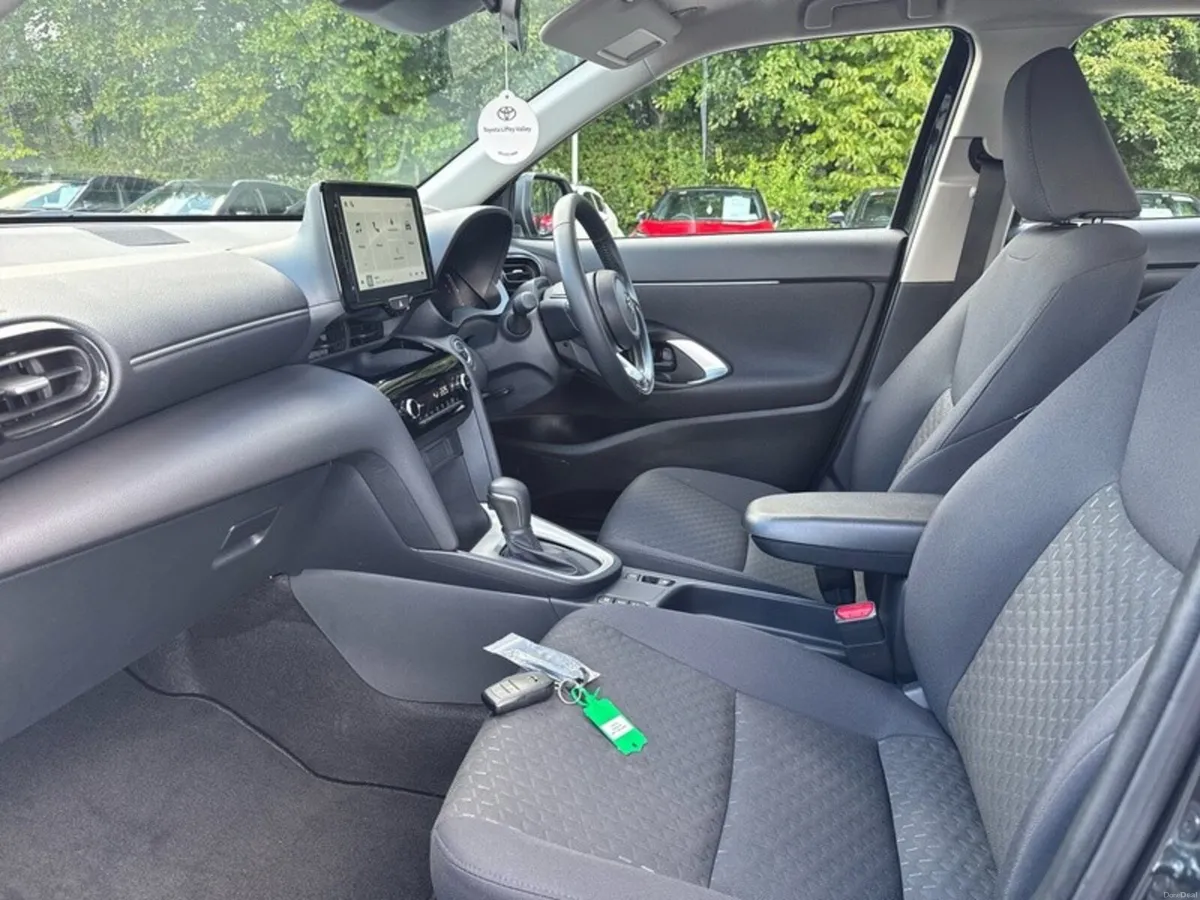 Toyota Yaris Cross YARIS CROSS LUNA - Image 6