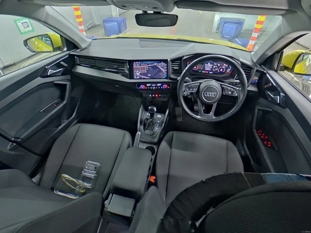 Audi A1 1.0 AUTOMATIC - YELLOW/BLACK TWO TONE - FA - Image 3