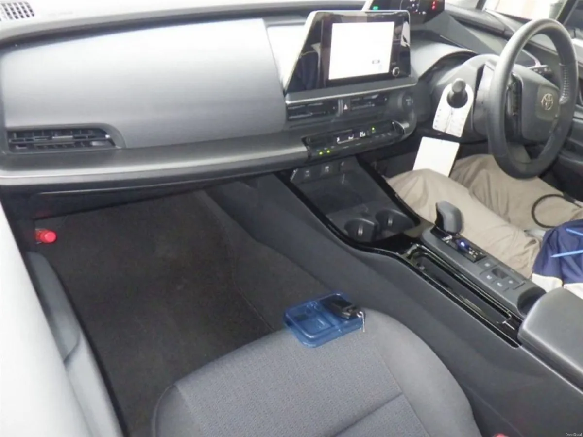 Toyota Prius 1.8 HYBRID AUTOMATIC NEW MODEL - FACT - Image 3