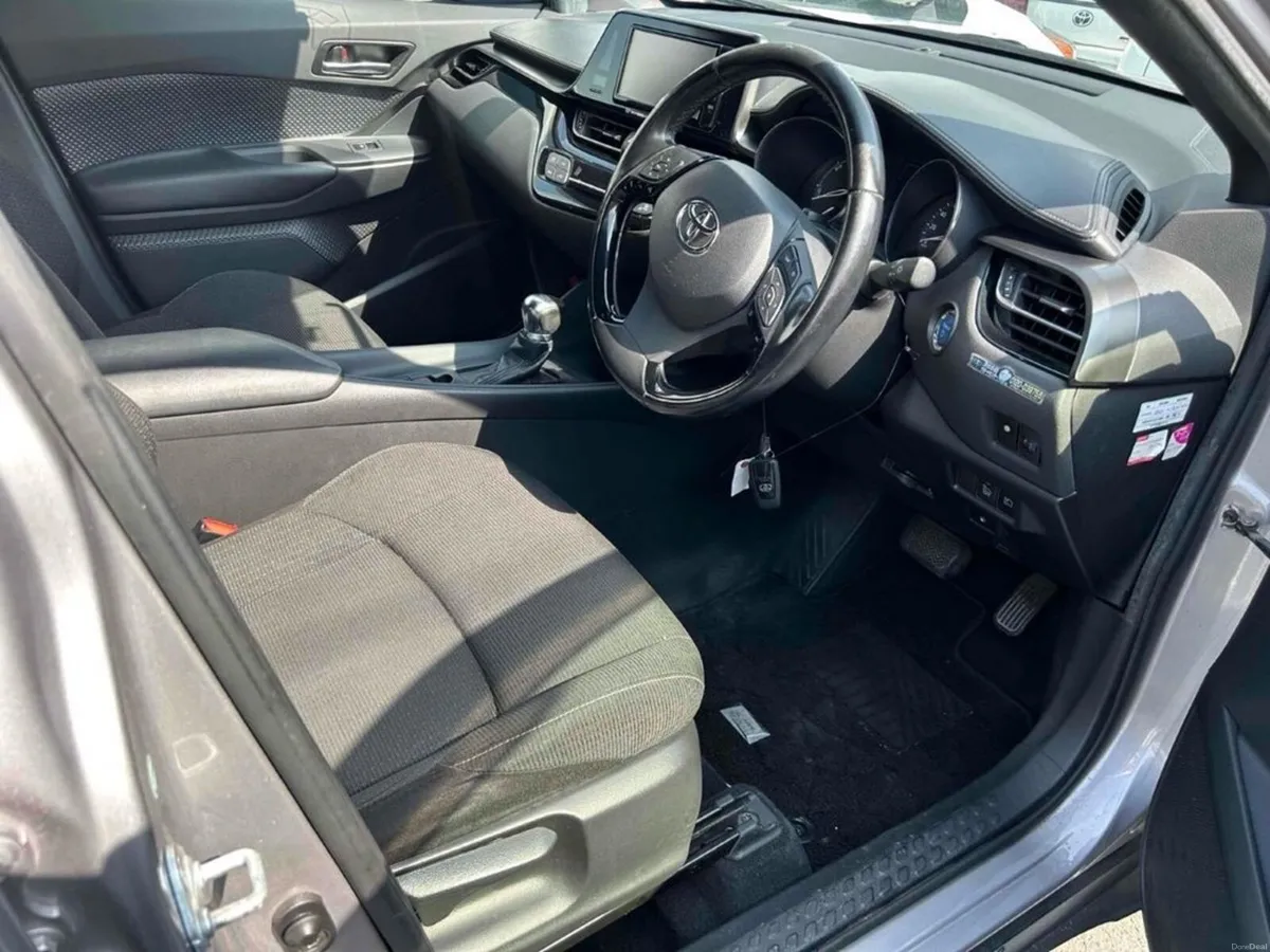 Toyota C-HR 1.8 HYBRID AUTOMATIC SUV - FACTORY ALL - Image 3
