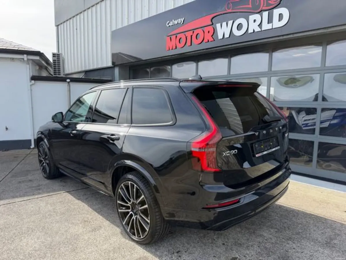 Volvo XC90 ULTRA DARK T8 PHEV AWD - Image 2