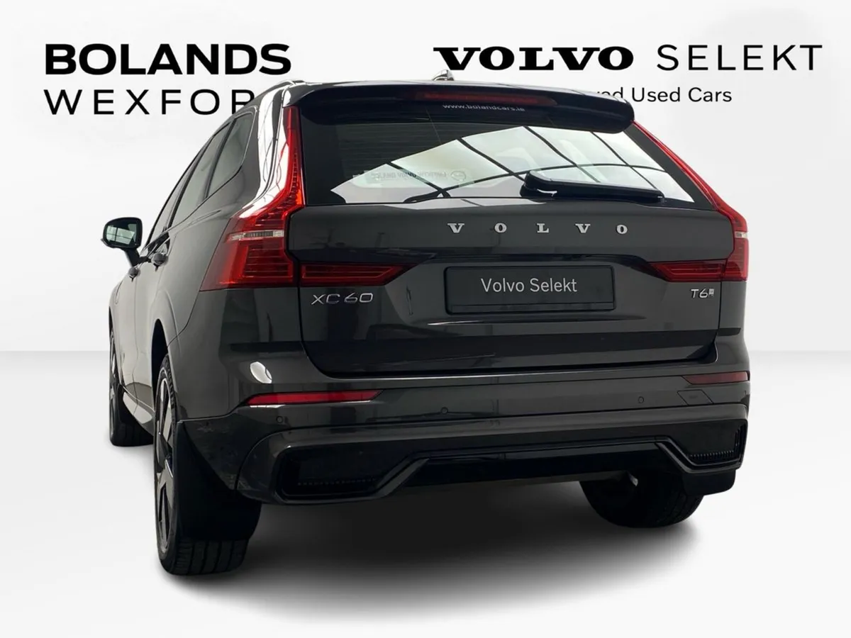 Volvo XC60 T6 AWD PHEV Plus Dark - Image 3