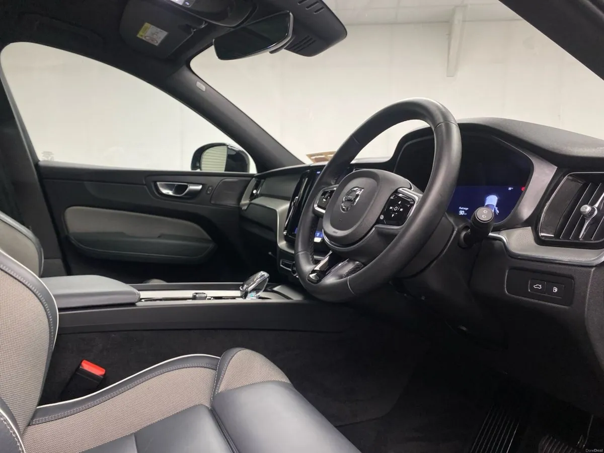 Volvo XC60 T6 AWD PHEV Plus Dark - Image 6