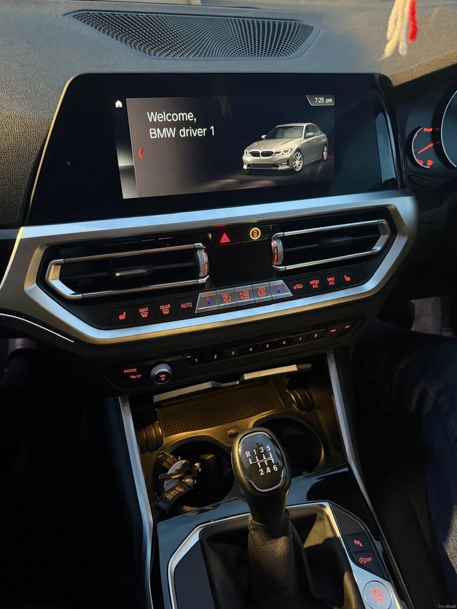 BMW 3-Series 2019 - Image 6