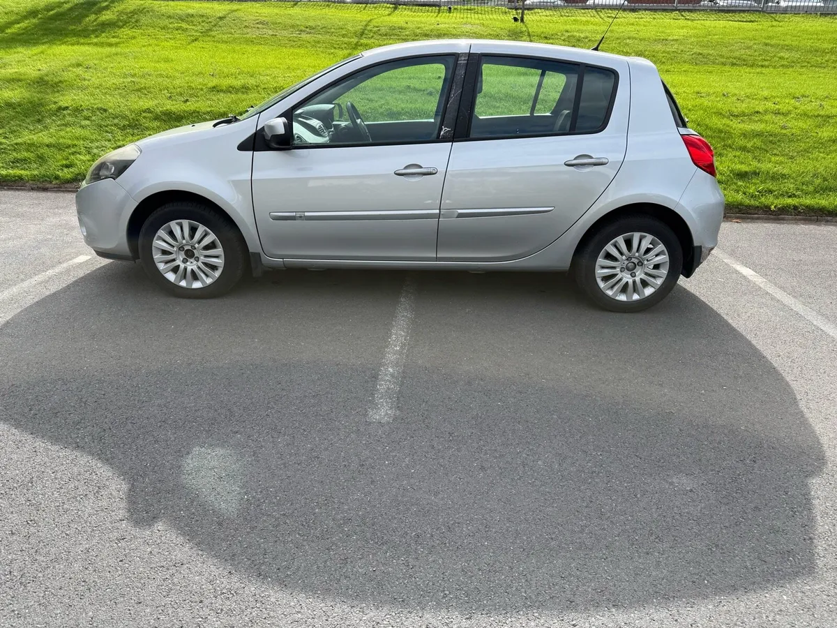 2010 Renault Clio 1.1 petrol NCT 01/27 Tax 10/26 - Image 1