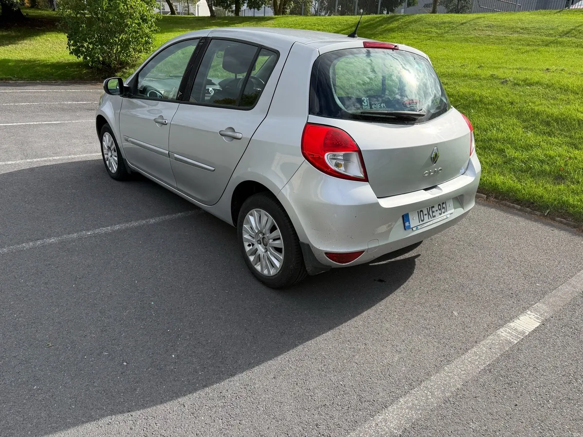 2010 Renault Clio 1.1 petrol NCT 01/27 Tax 10/26 - Image 3