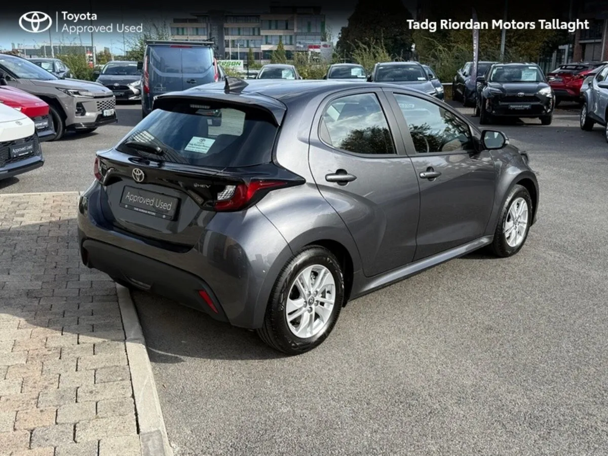 Toyota Yaris HEV Luna - Image 2