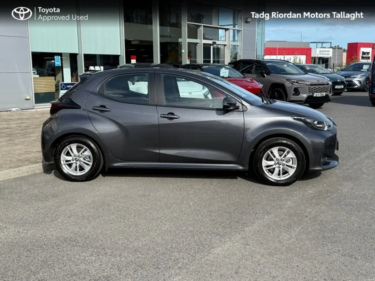 Toyota Yaris HEV Luna - Image 3