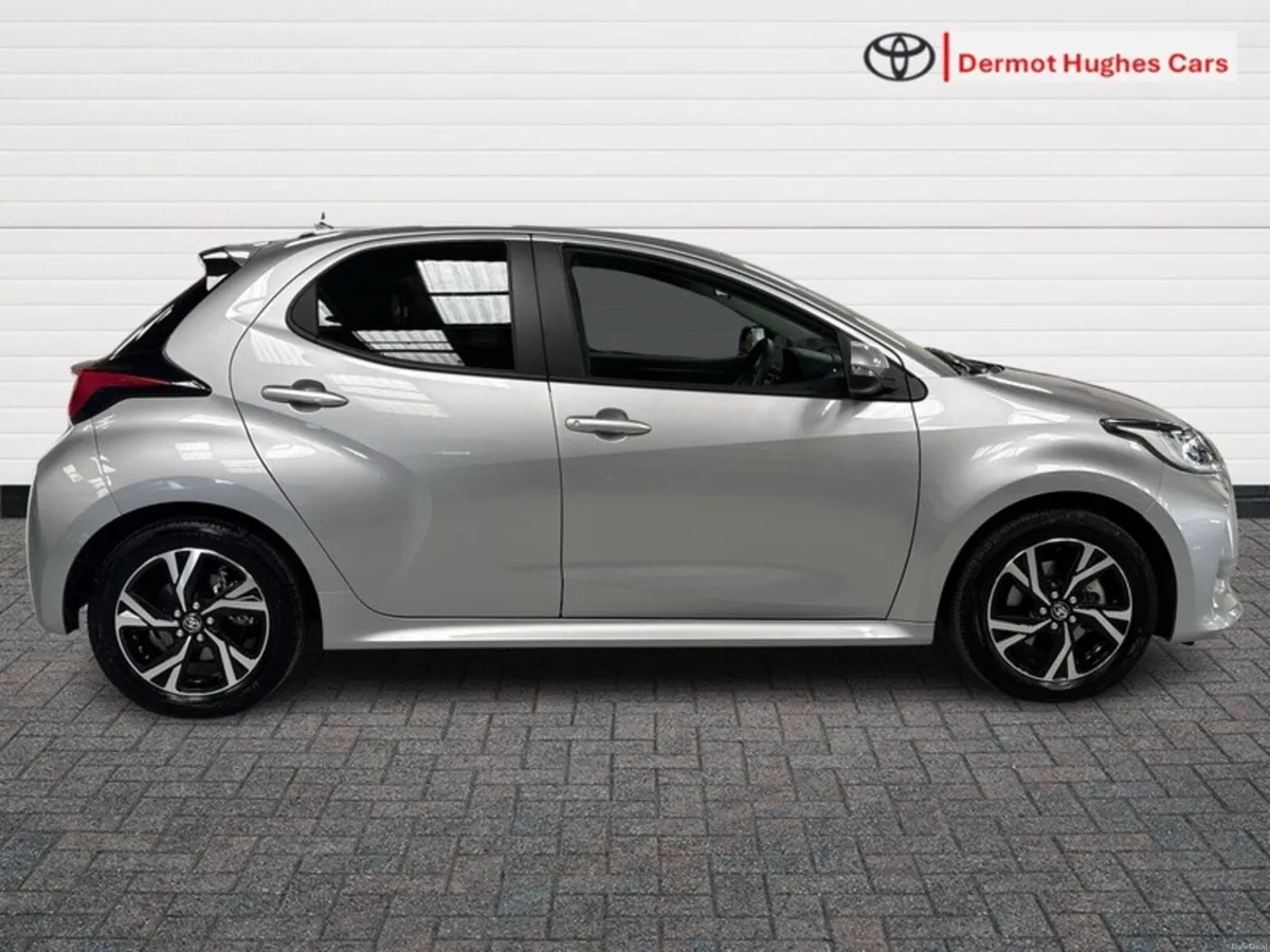 Toyota Yaris HYBRID LUNA SPORT AUTO - Image 3