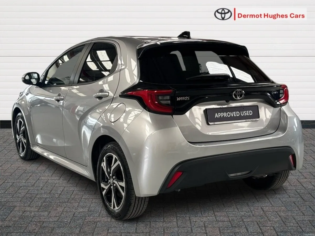 Toyota Yaris HYBRID LUNA SPORT AUTO - Image 2