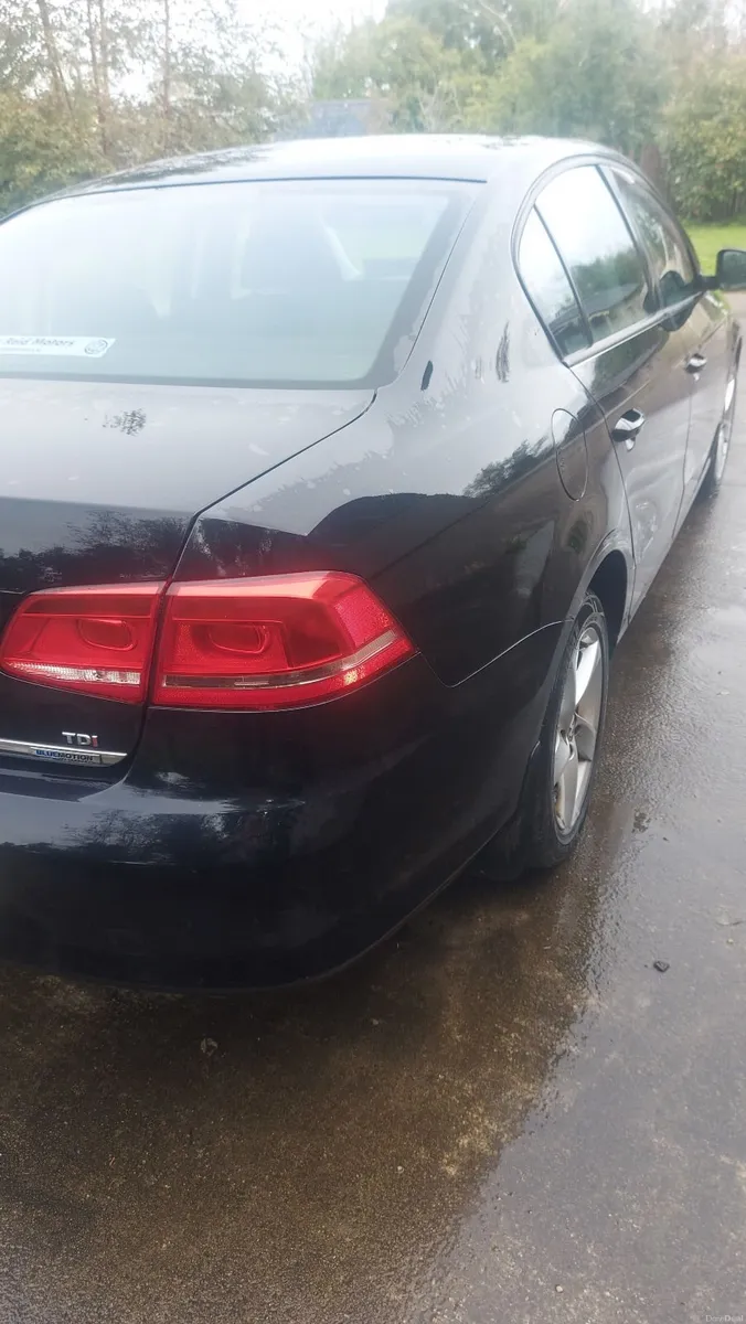 Volkswagen Passat 2012 - Image 2