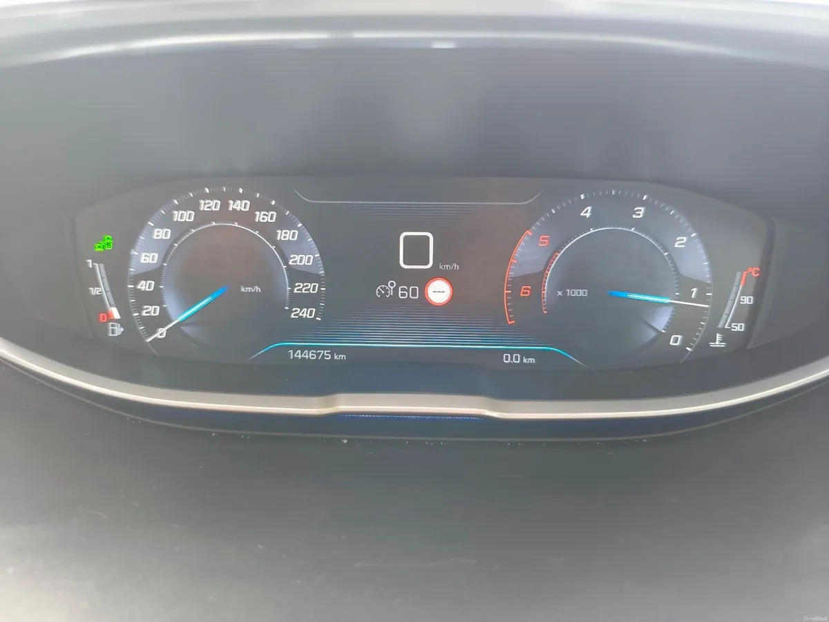 PEUGEOT 3008 ALLURE 1.6 HDI MANUAL NCT 2028 - Image 2