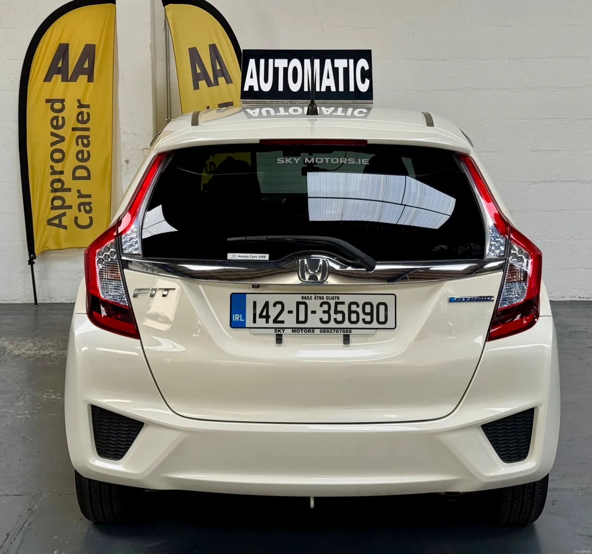 🚗 2014 Honda FIT / JAZZ 1.5 HYBRID AUTOMATIC - Image 5