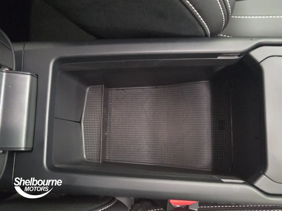 Volvo XC40 2.0 B4P Plus Black Edition 5dr Auto - Image 6