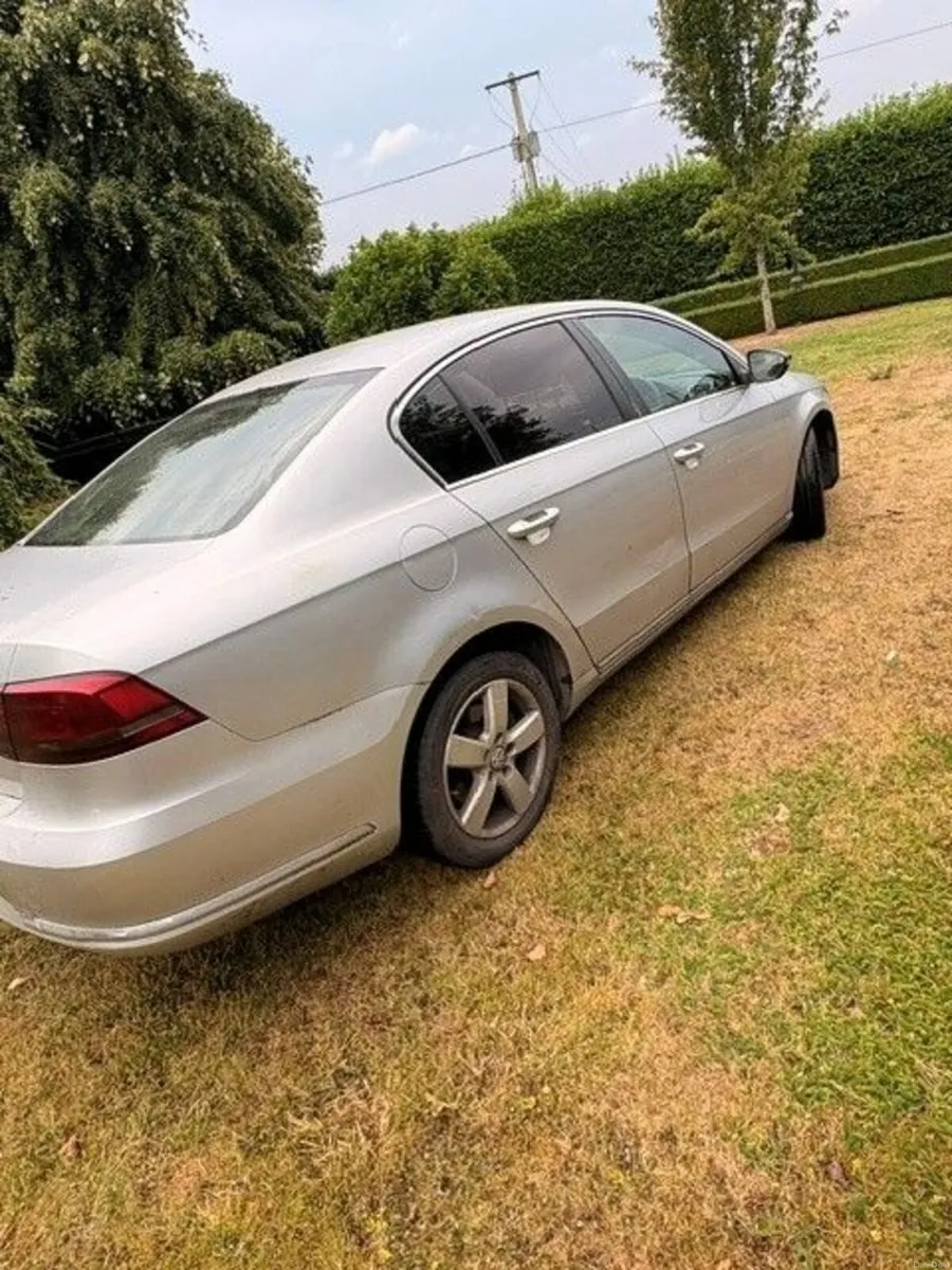 Volkswagen Passat 2011 - Image 4