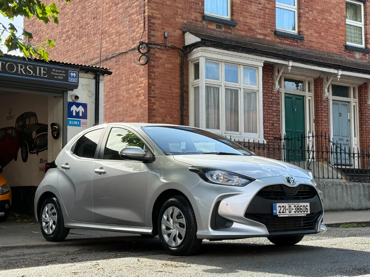 2022 Toyota Yaris, Hybrid Automatic, 70km, New Nct - Image 3