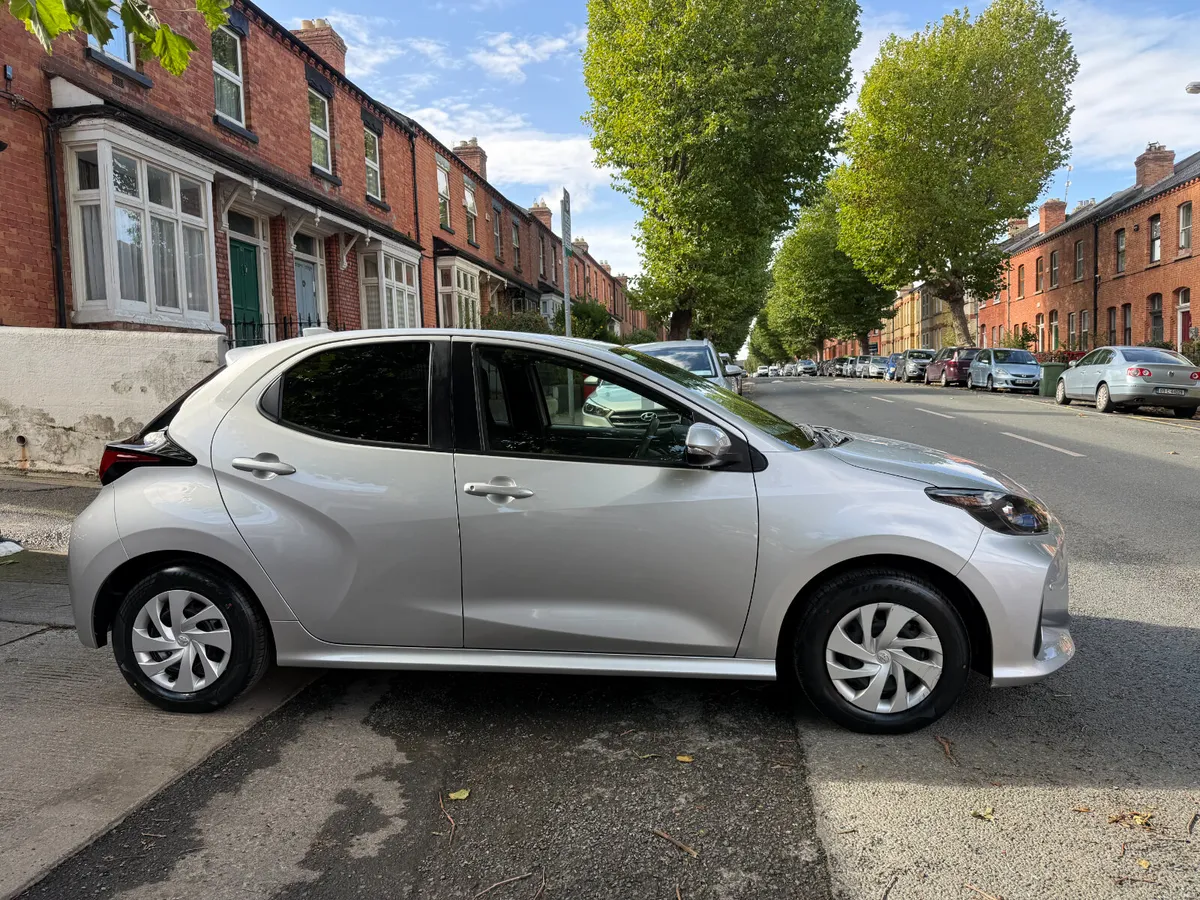 2022 Toyota Yaris, Hybrid Automatic, 70km, New Nct - Image 4
