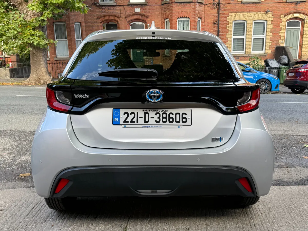 2022 Toyota Yaris, Hybrid Automatic, 70km, New Nct - Image 6