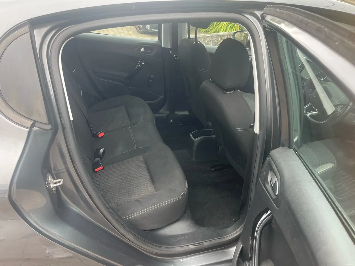 Peugeot 208 2016 - Image 2