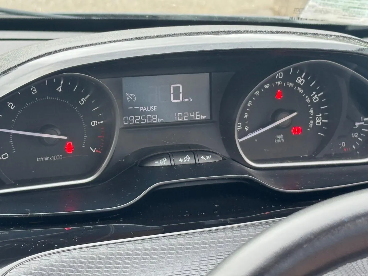 Peugeot 208 2016 - Image 6