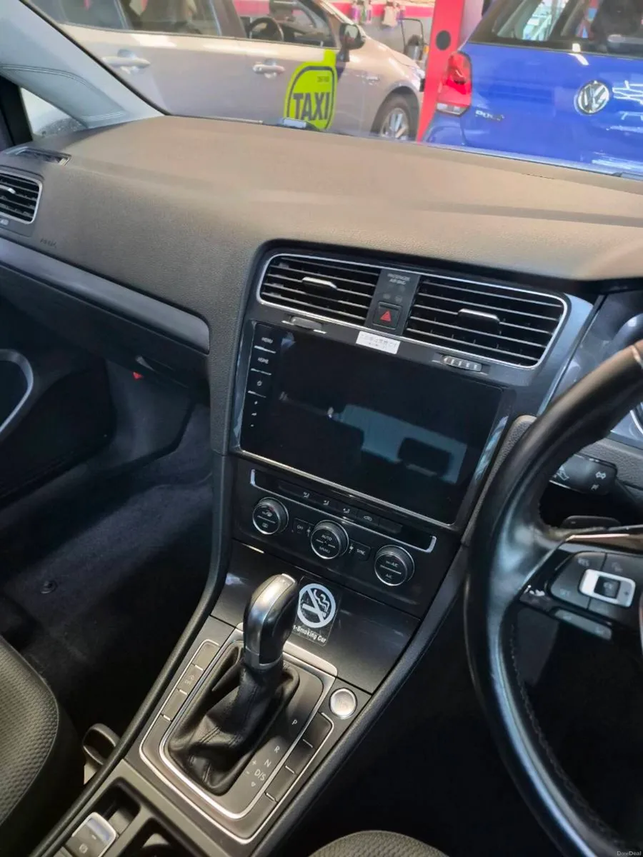 Volkswagan golf - Image 3