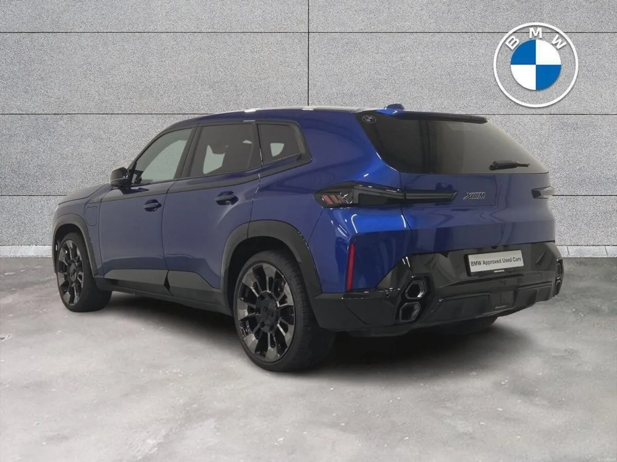 BMW XM 50e - Image 2