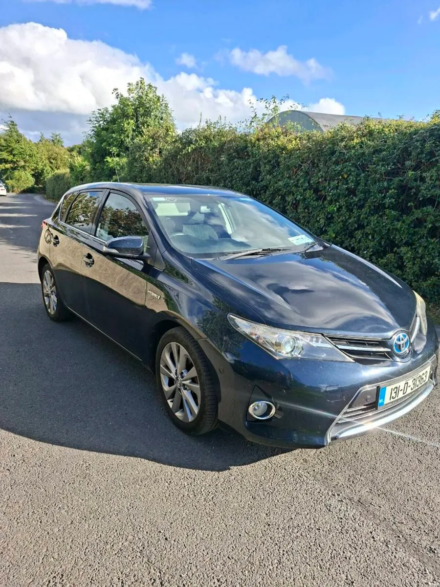 TOYOTA AURIS 2013 HYBRID AUTOMATIC LOW KM - Image 2