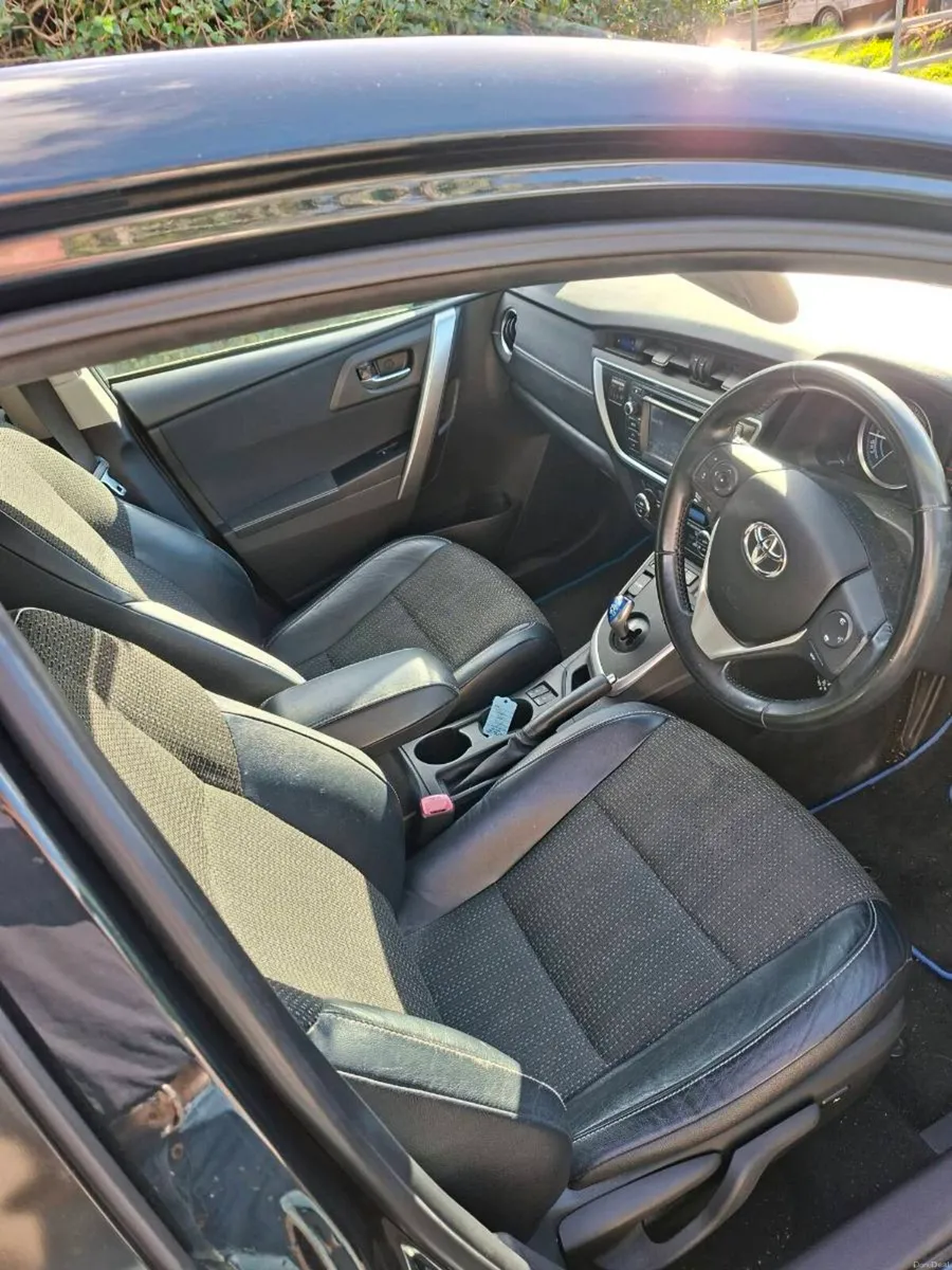 TOYOTA AURIS 2013 HYBRID AUTOMATIC LOW KM - Image 6