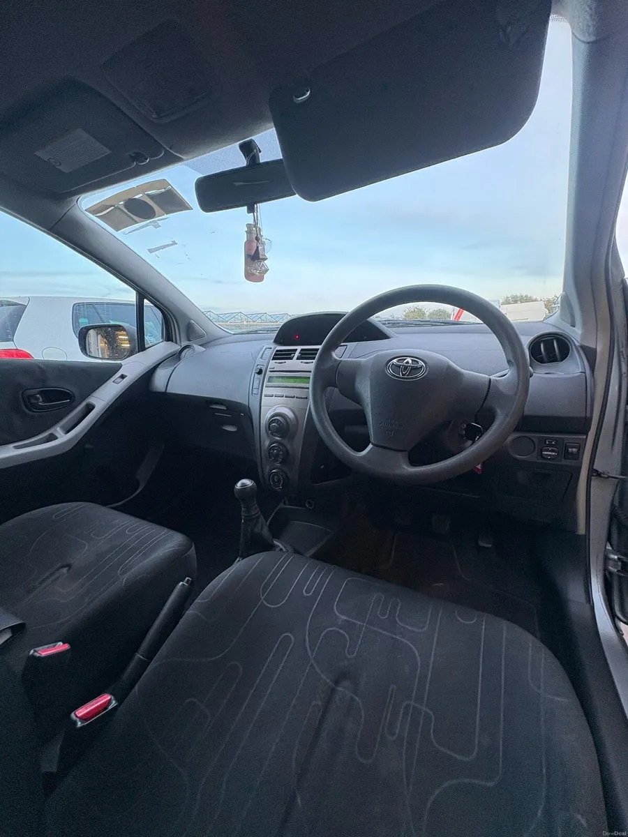 2010 Toyota Yaris - Image 6