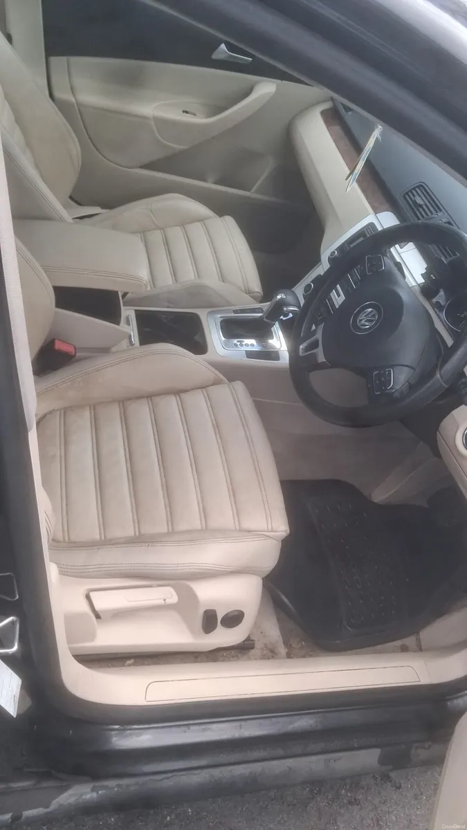 Volkswagen Passat 2010 automatic - Image 2