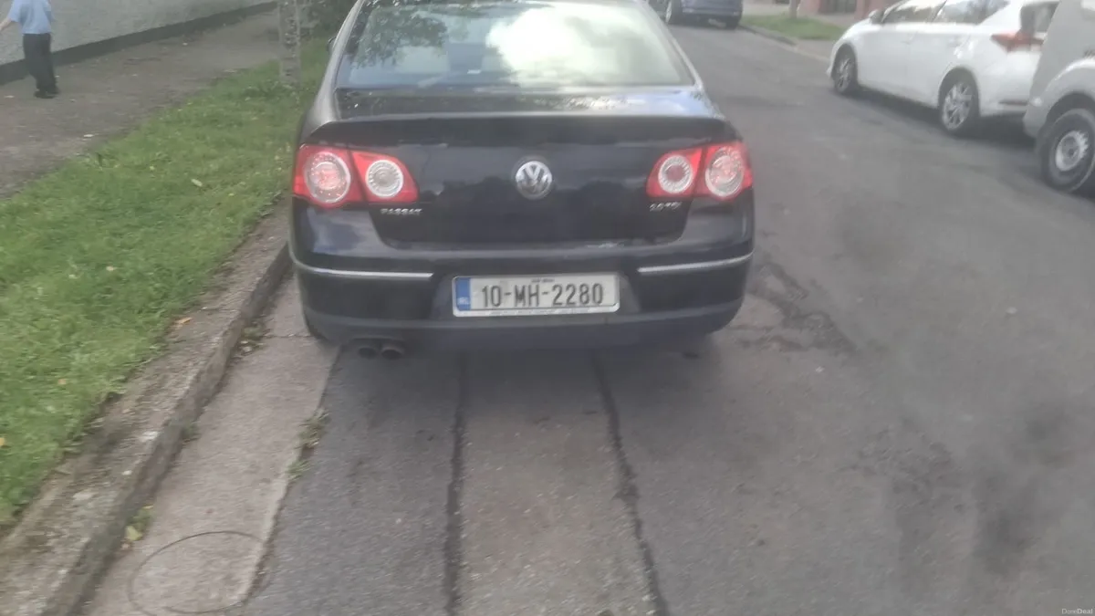 Volkswagen Passat 2010 automatic - Image 4