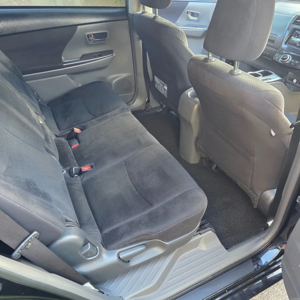 Toyota Prius Alpha 2014 – 7 Seats - Image 4
