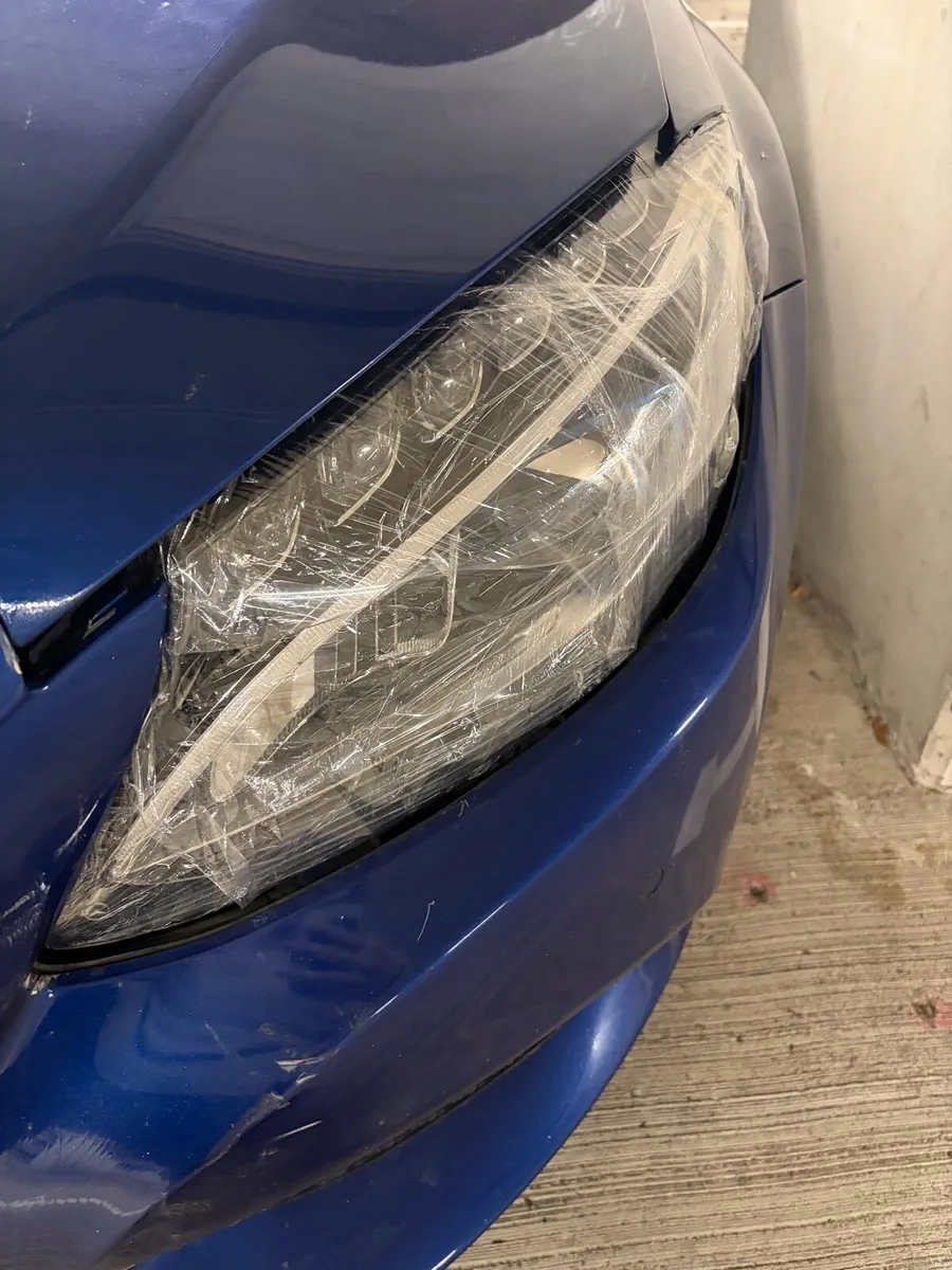 Mercedes-Benz c350e Petrol Hybrid Blue - Image 2