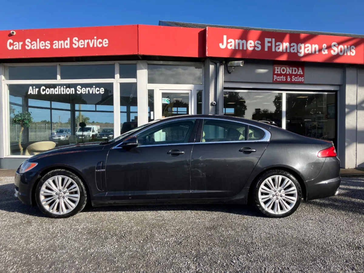 Jaguar XF 3.0 DIESEL PREMIUM LUXURY D 4DR AUTO - Image 3