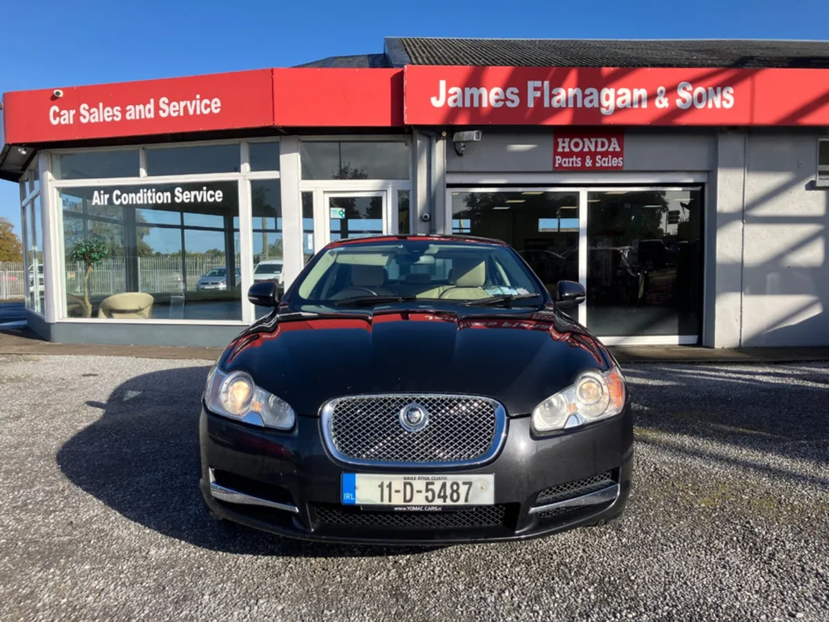 Jaguar XF 3.0 DIESEL PREMIUM LUXURY D 4DR AUTO - Image 2