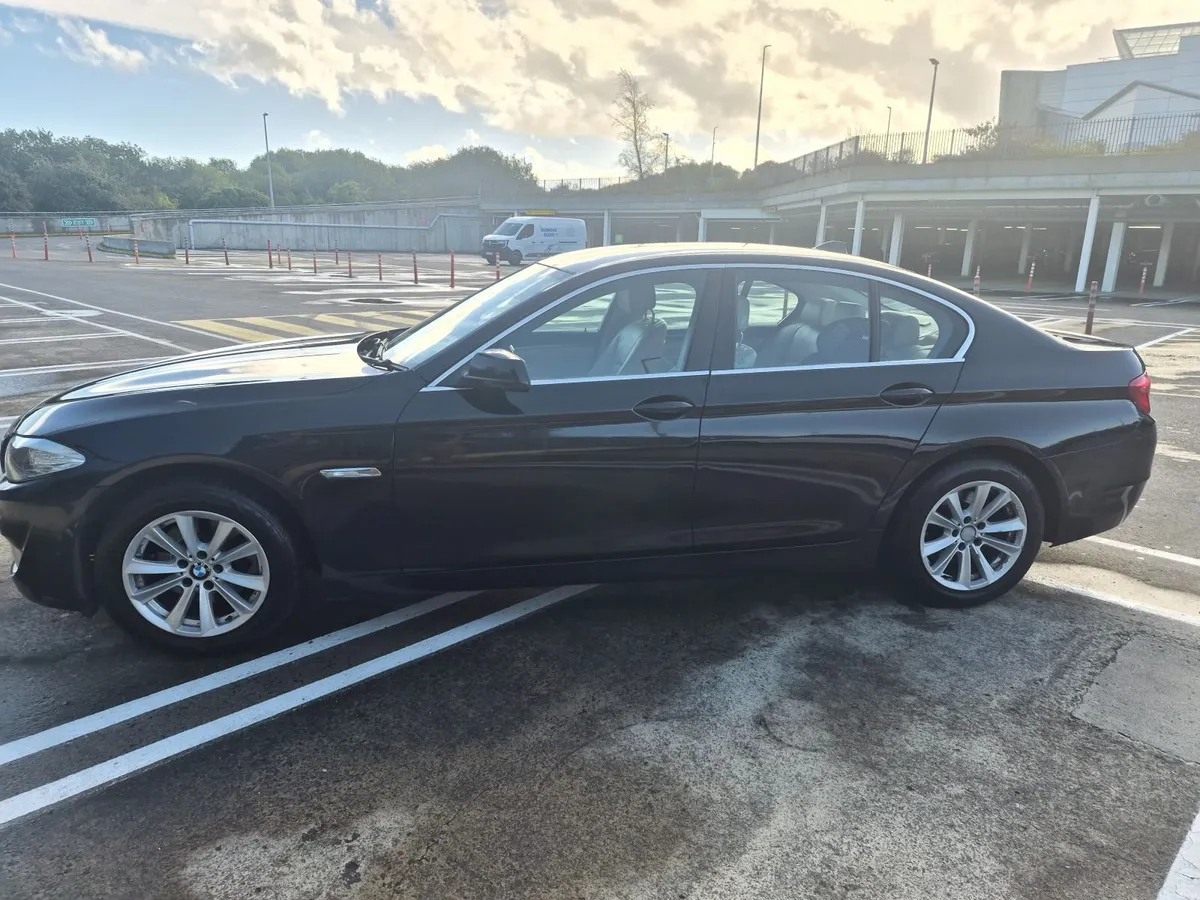BMW 5-Series 2011 - Image 4