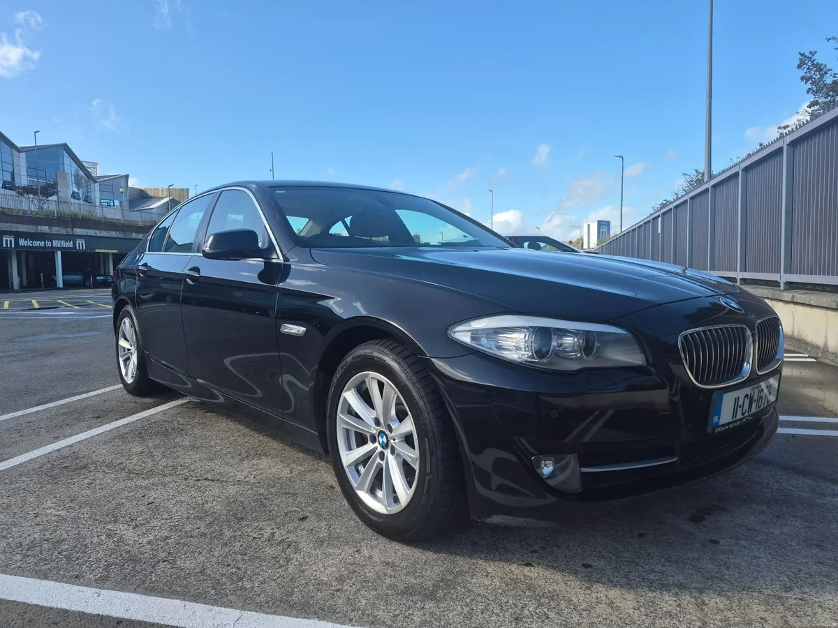 BMW 5-Series 2011 - Image 6