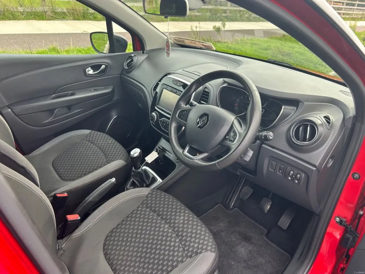 Renault Captur Dynamique NAV DCI 90 PH 4DR - Image 6