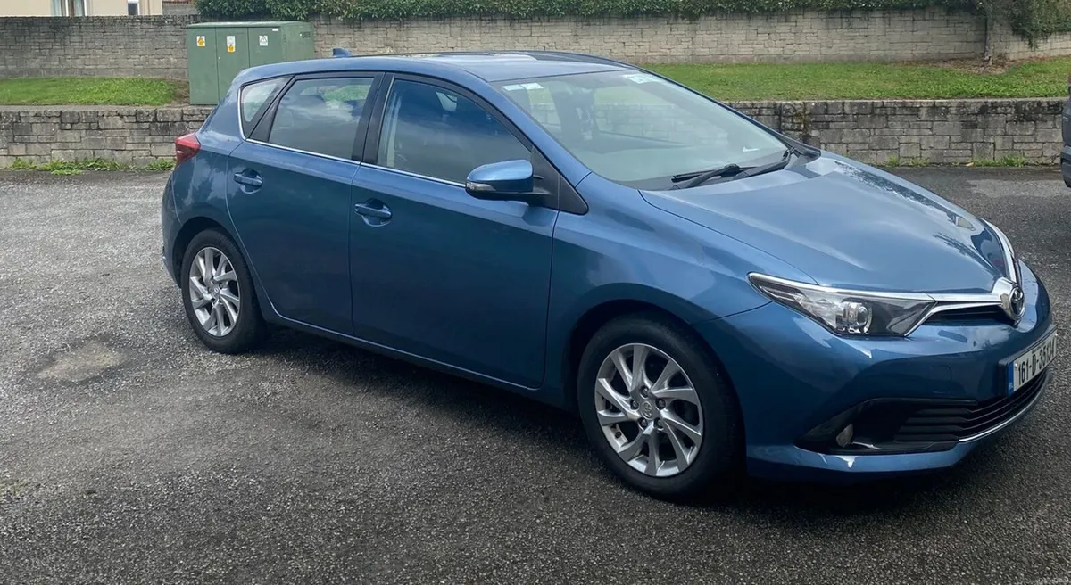 Toyota Auris 2016 - Image 2