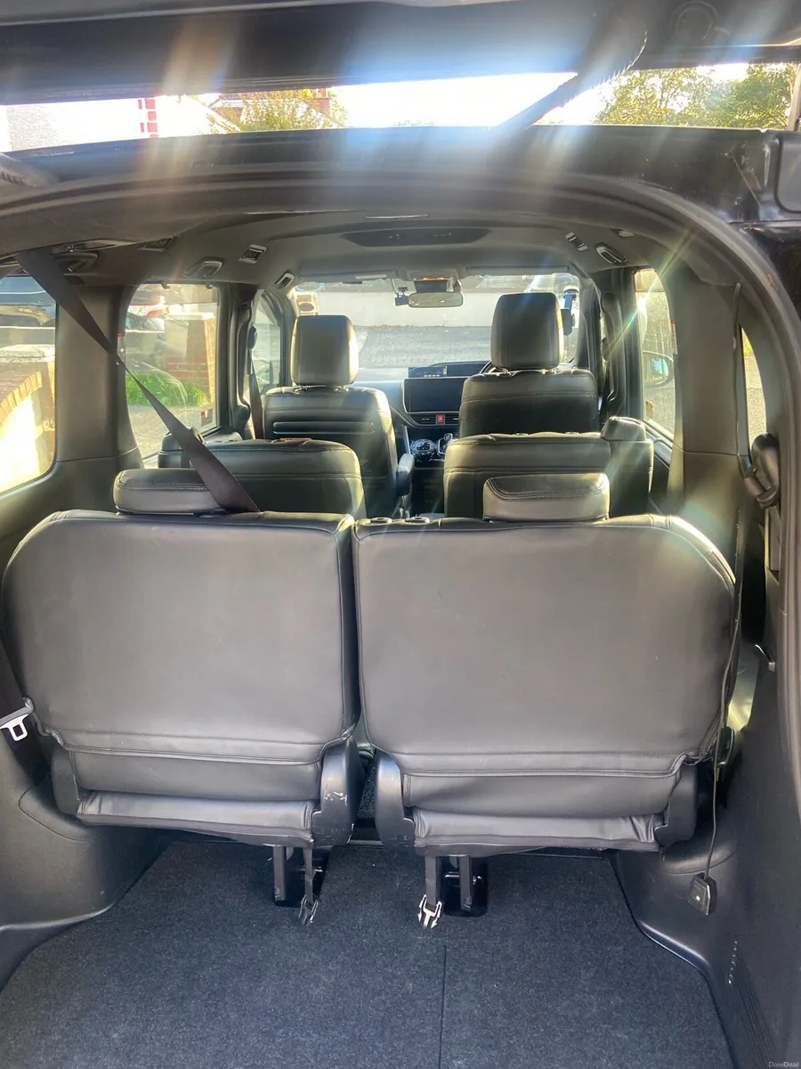 Toyota Voxy - Image 4