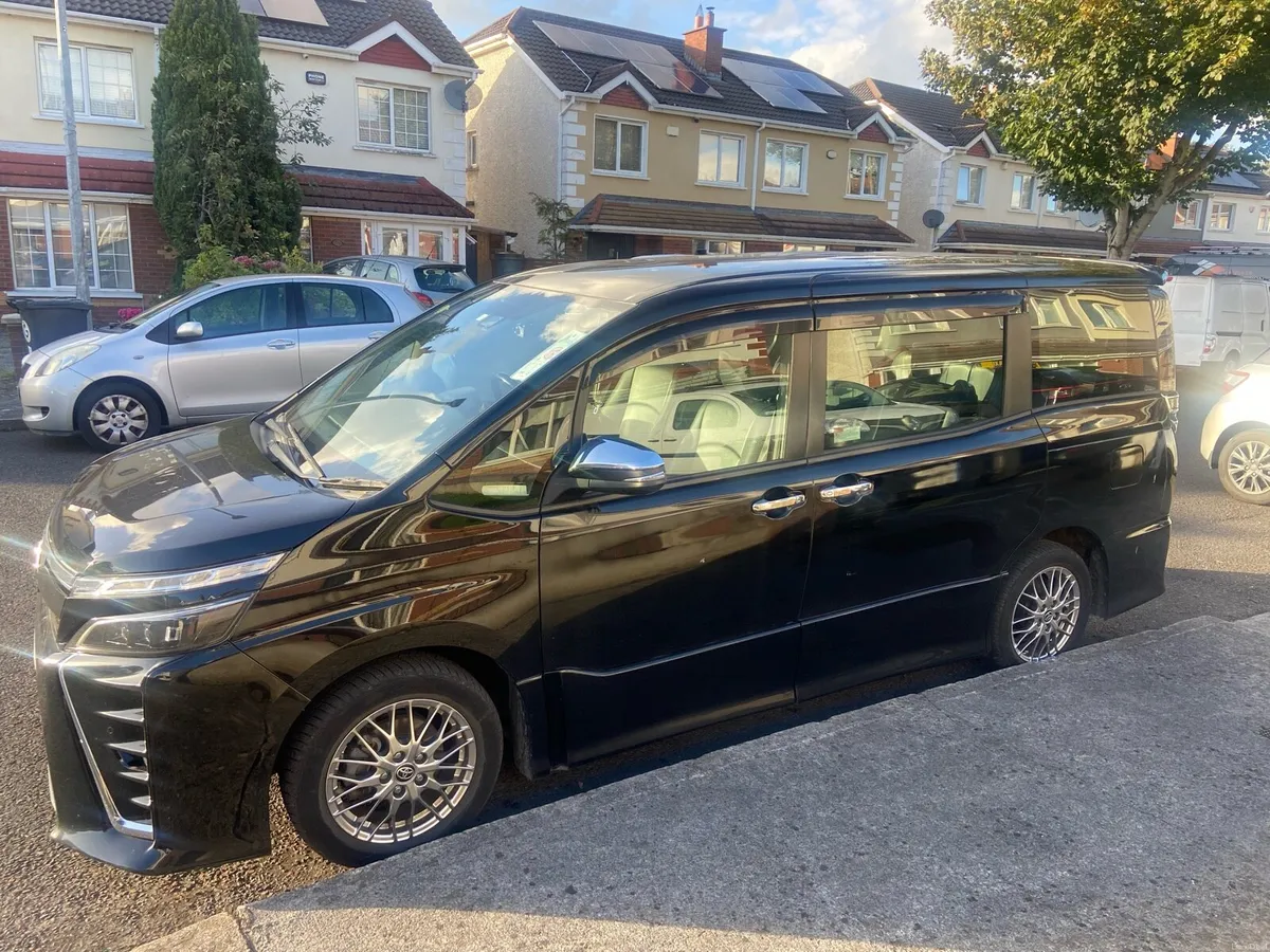 Toyota Voxy - Image 2