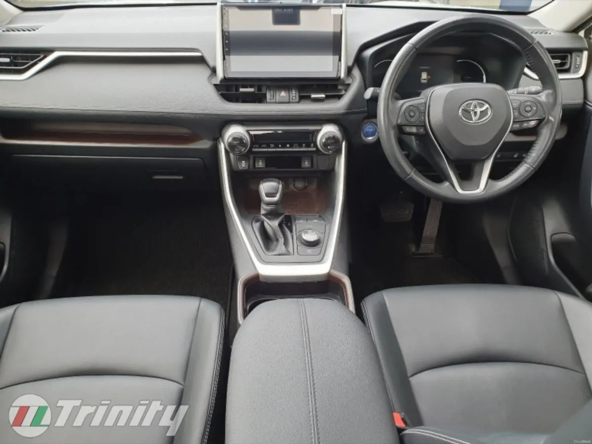 Toyota RAV4 GLASS ROOF ** 2.5 HYBRID ** HIGH SPEC - Image 2