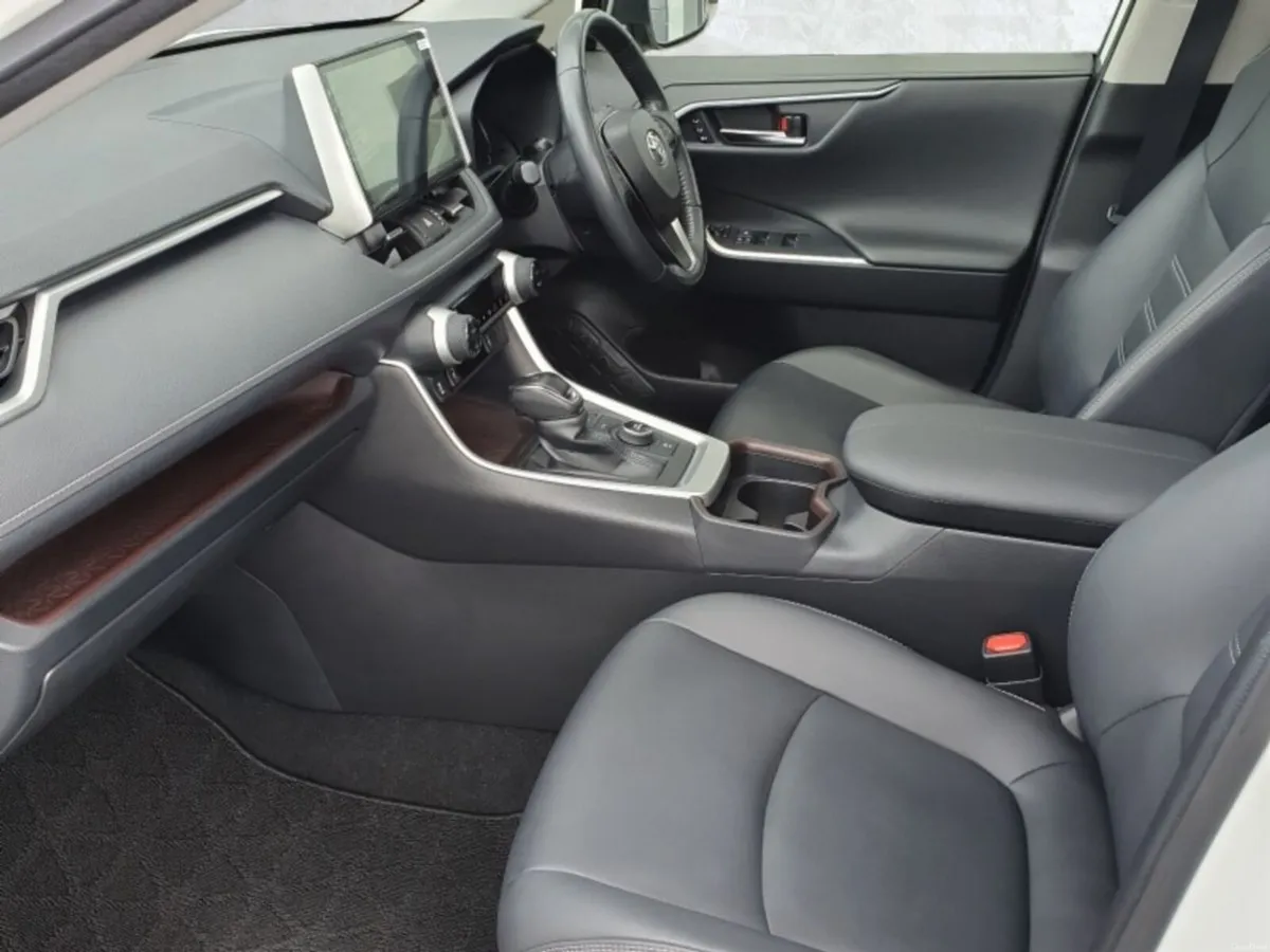 Toyota RAV4 GLASS ROOF ** 2.5 HYBRID ** HIGH SPEC - Image 6
