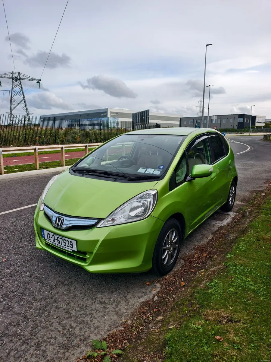Automatic Hybrid Honda Fit 2012 NCT 05/27 - Image 3
