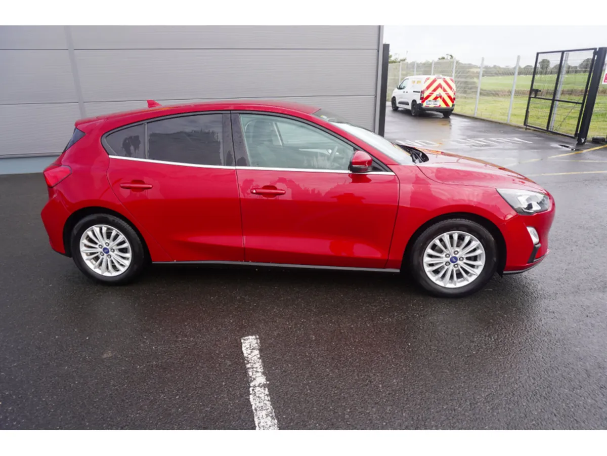 Ford Focus TITANIUM EDITION 1.5 TD 120 4DR - Image 2