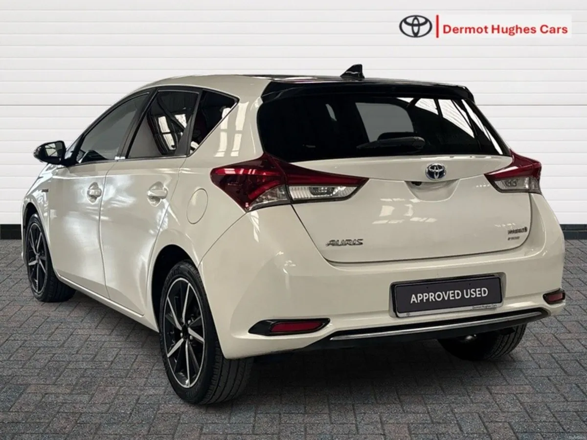 Toyota Auris HYBRID LUNA SPORT AUTO - Image 2