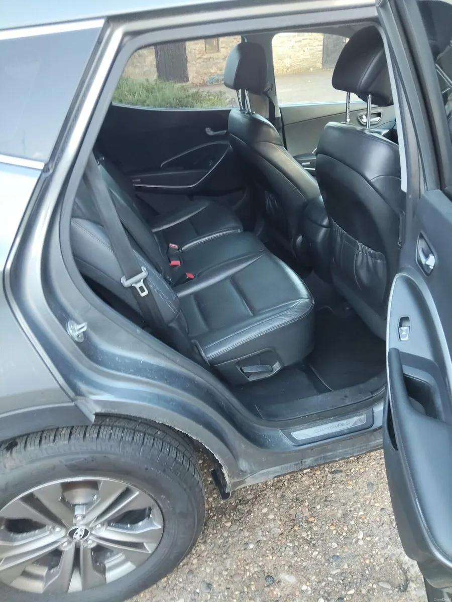 Tested and taxed 4wd 7 seater Hyundai Santa Fe - Image 5